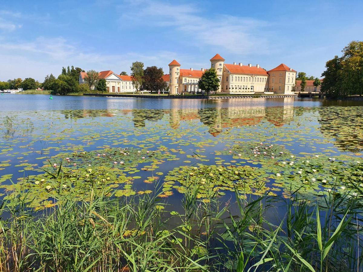 Schloss-und Seeblick